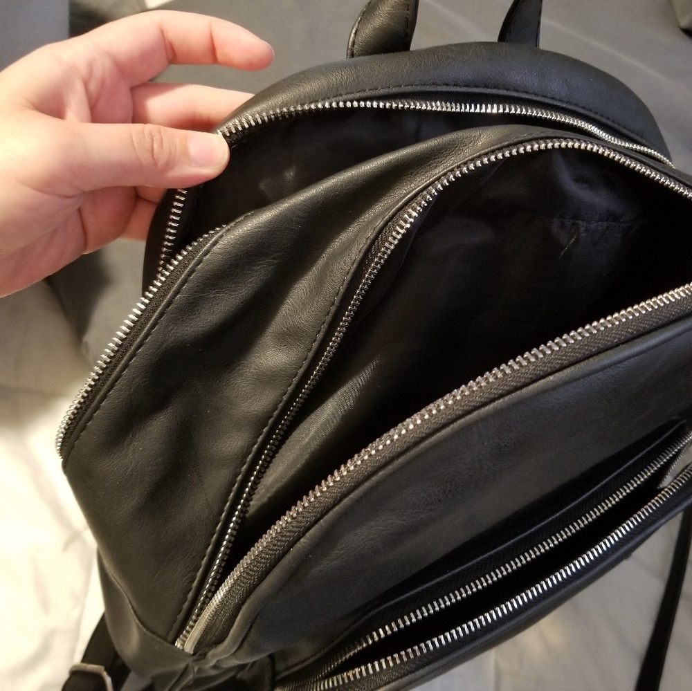 Black backpack - Picture 6 of 6